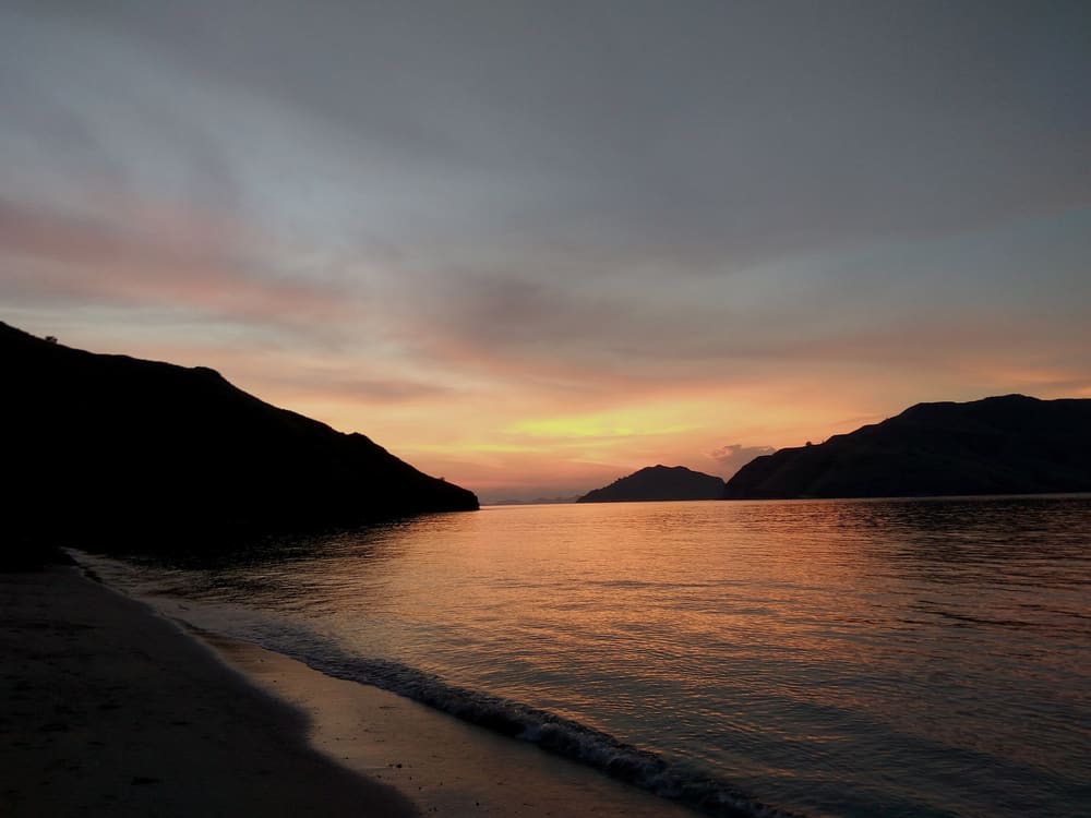 Golden sunset over the bays and islands of Gili Lawa